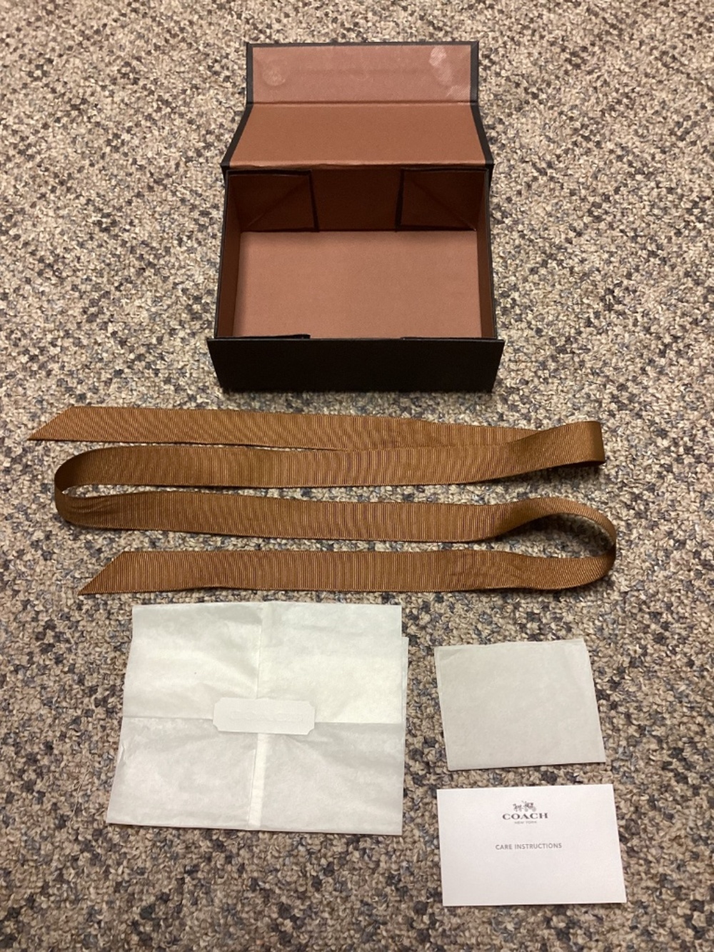 Coach Wallet Gift Box - Picture 3 of 7